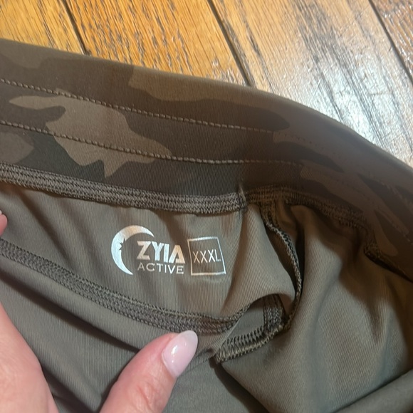 🌙 Zyia Active. Green Camo Unwind Joggers. NWOT. Fits TTS. Size XXXL - Picture 2 of 7